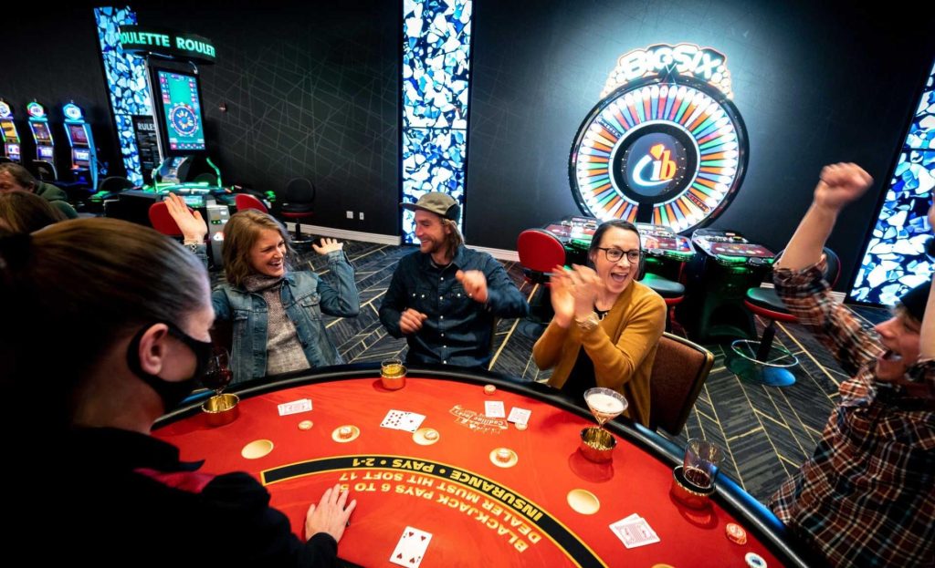 casino-table-gaming-friends-deadwood
